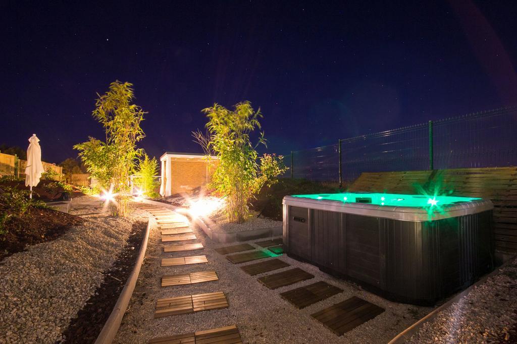 Camping Adria Mobile Homes In Camping Kastanija Novigrad Istria Eksteriør billede