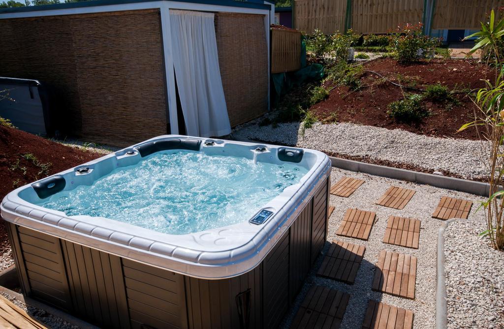 Camping Adria Mobile Homes In Camping Kastanija Novigrad Istria Eksteriør billede