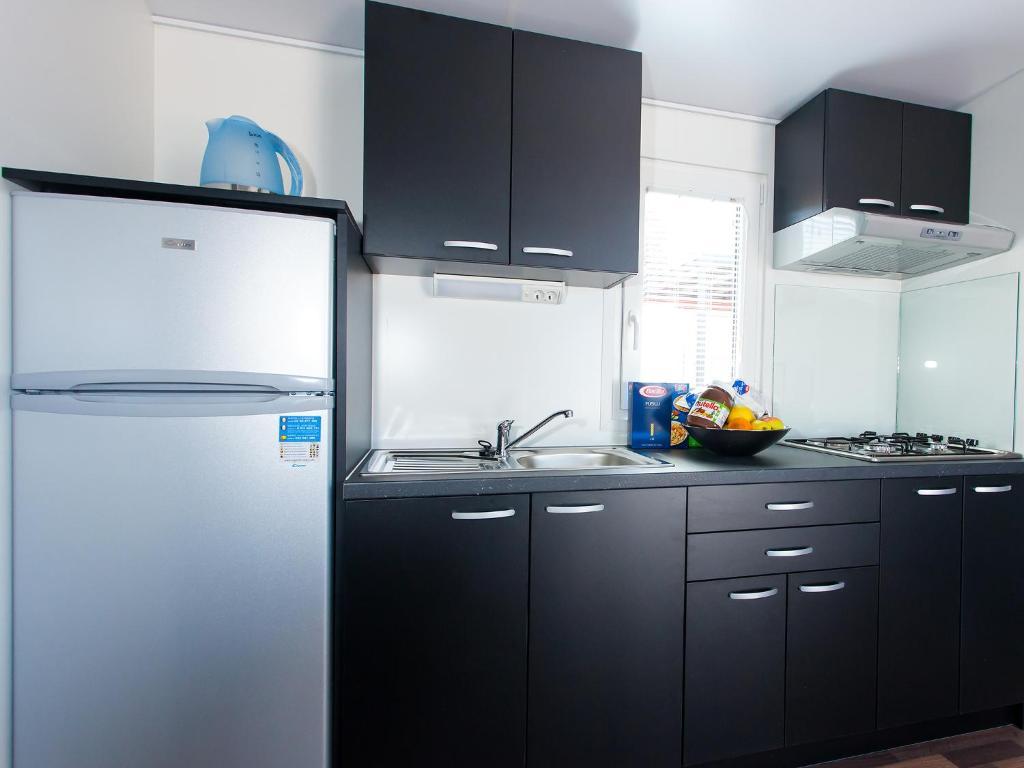 Camping Adria Mobile Homes In Camping Kastanija Novigrad Istria Værelse billede