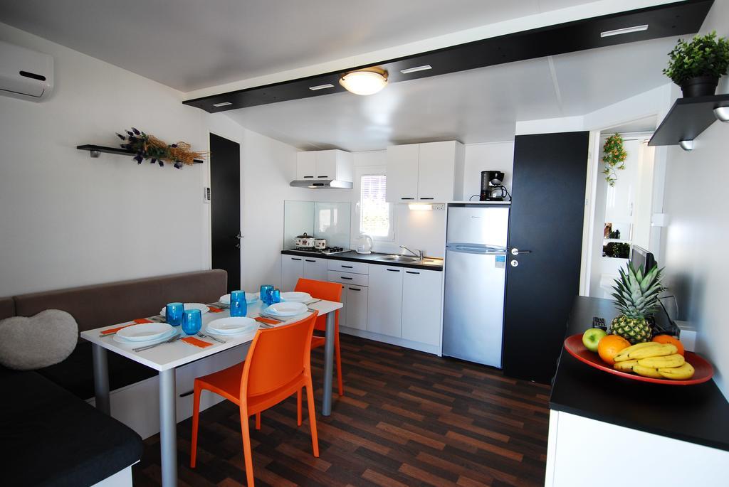 Camping Adria Mobile Homes In Camping Kastanija Novigrad Istria Eksteriør billede