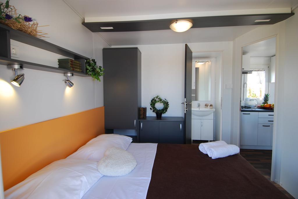 Camping Adria Mobile Homes In Camping Kastanija Novigrad Istria Eksteriør billede