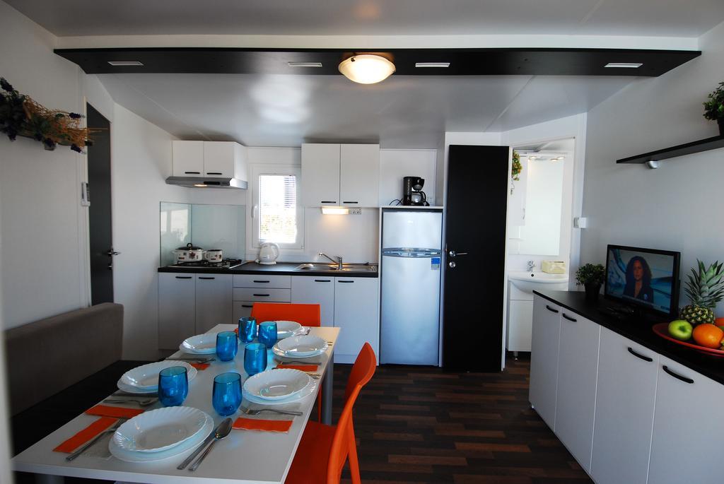 Camping Adria Mobile Homes In Camping Kastanija Novigrad Istria Eksteriør billede