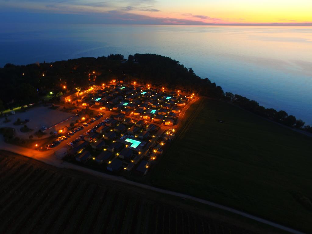 Camping Adria Mobile Homes In Camping Kastanija Novigrad Istria Eksteriør billede