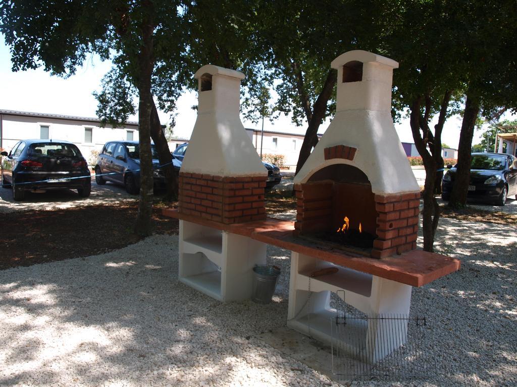Camping Adria Mobile Homes In Camping Kastanija Novigrad Istria Eksteriør billede
