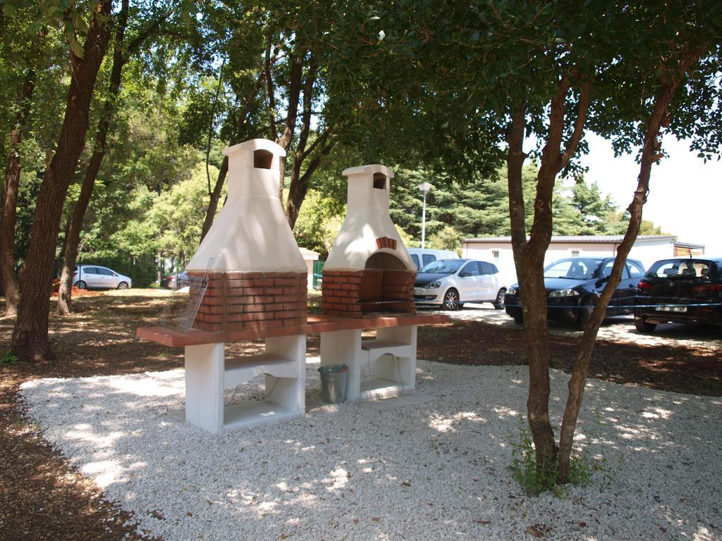 Camping Adria Mobile Homes In Camping Kastanija Novigrad Istria Eksteriør billede