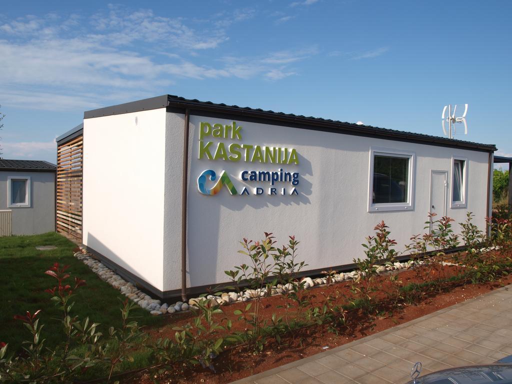 Camping Adria Mobile Homes In Camping Kastanija Novigrad Istria Eksteriør billede