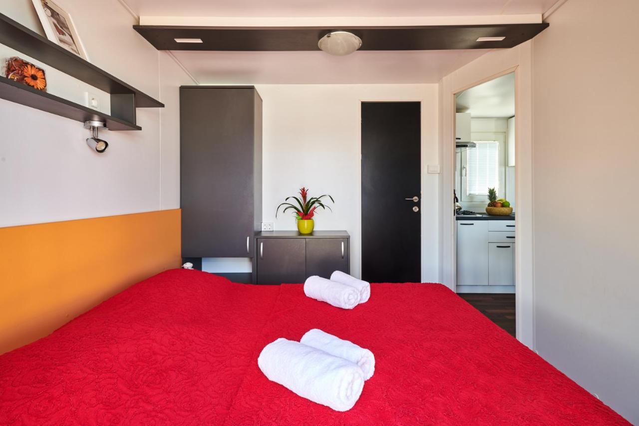 Camping Adria Mobile Homes In Camping Kastanija Novigrad Istria Eksteriør billede
